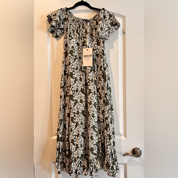 Indikah Dresses & Skirts - Indikah Dress‎ Green/White Floral *NWT* Size Medium